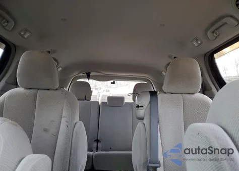 2014 Toyota Sienna Le z USA, uszkodzony, nr VIN 5TDKK3DC6ES483877